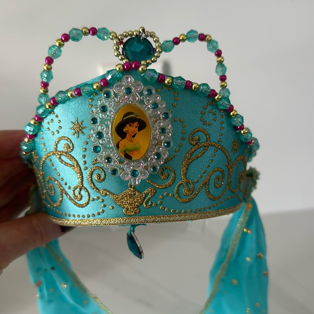 Disney Collection Princess Jasmine Tierra w/scarf.
